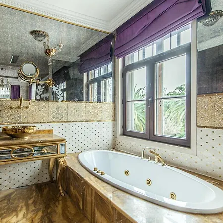 In Historic Mansion In Beylerbeyi * Istanbul