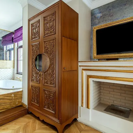 In Historic Mansion In Beylerbeyi * Istanbul