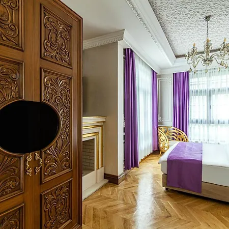 In Historic Mansion In Beylerbeyi Appartamento