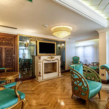 In Historic Mansion In Beylerbeyi Apartment Istanbul
